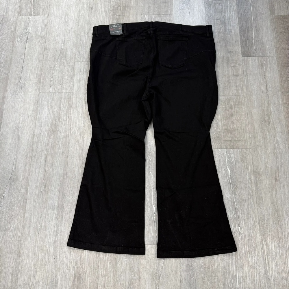 Torrid Black Bombshell High-Rise Flare Jean - New - Size 30 - Picture 4 of 5